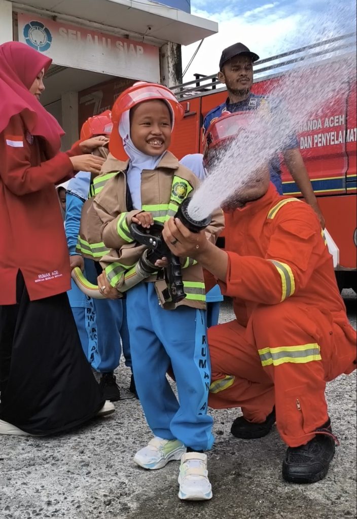 TK RUMAN Aceh Mengadakan Outing Class ke Dinas Pemadam Kebakaran dan Penyelamatan